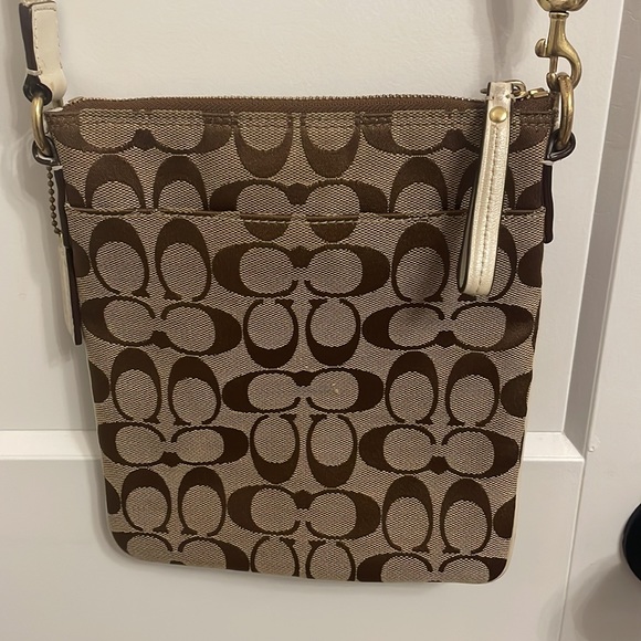 Coach shoulder strap purse - Picture 4 of 4